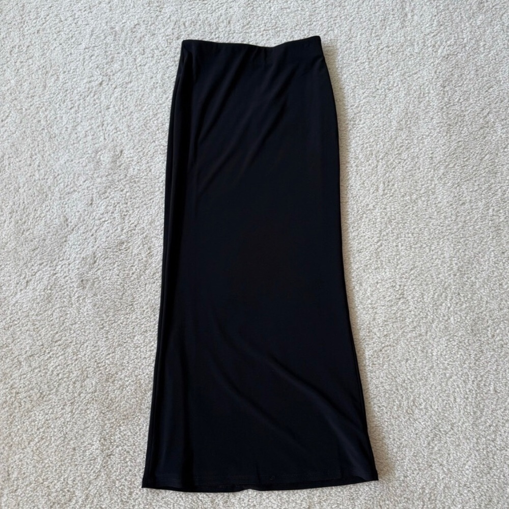 Aritiza Elegant Black Midi Skirt